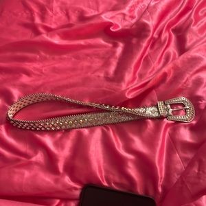 White BB belt real there is a hole at the end and this hanging off the end